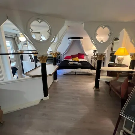 Av Montaigne Champs Elysee Paris