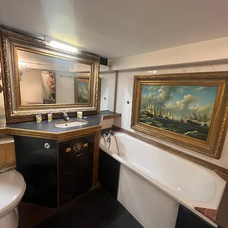 Av Montaigne Champs Elysee Apartment Paris