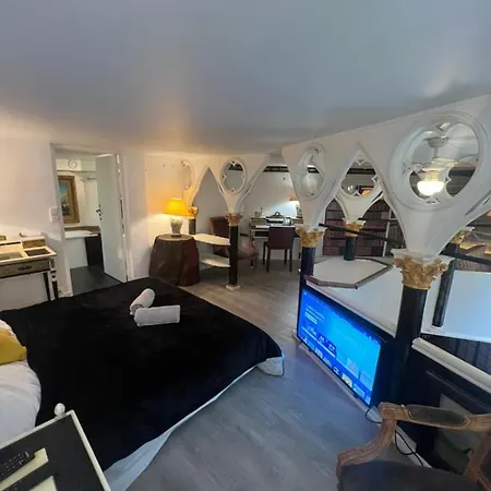 Av Montaigne Champs Elysee *