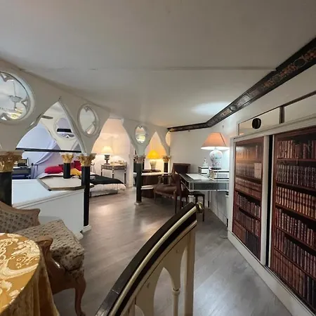 Av Montaigne Champs Elysee Apartment *